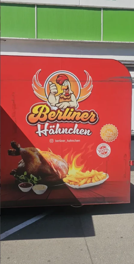 Grillwagen von Berliner Hähnchen im Einsatz